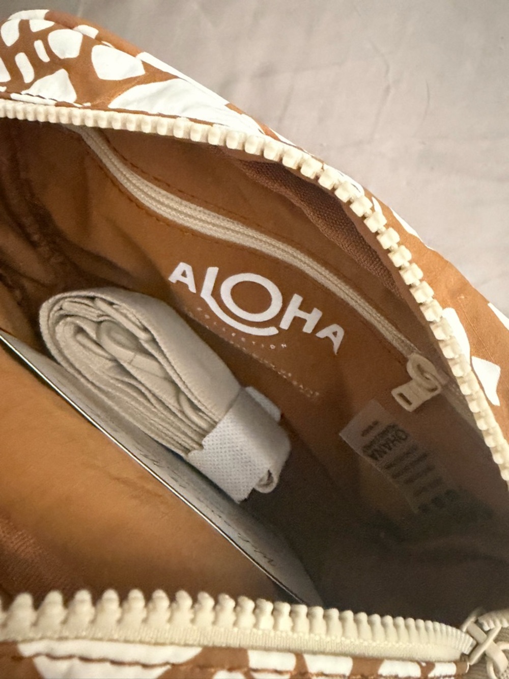 ALOHA Collection textile crossbody bag - Picture 3 of 4
